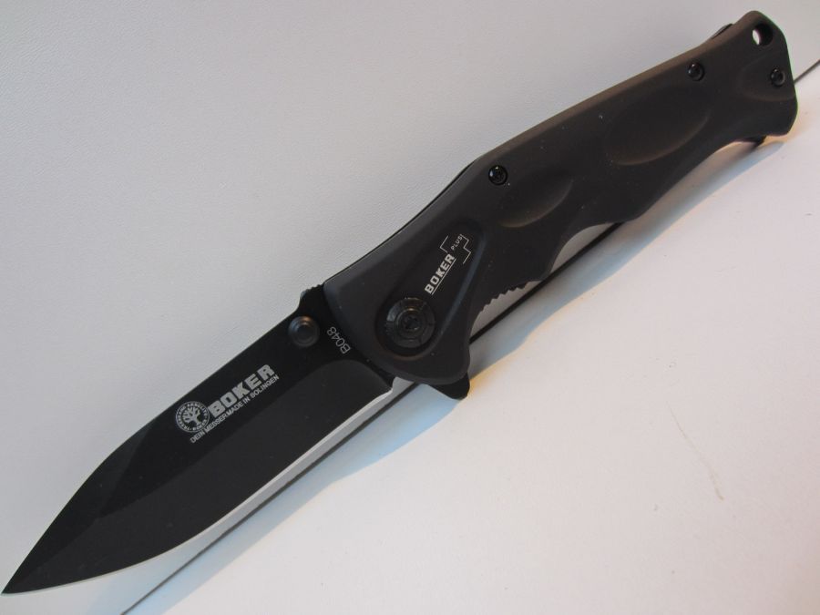 Сгъваем автоматичен нож с гумирана дръжка boker b048