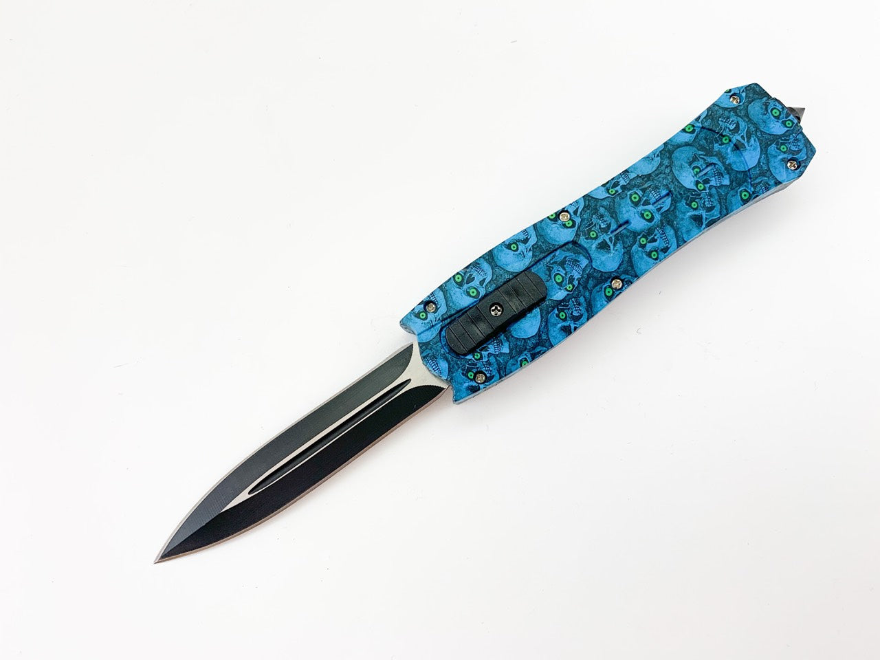 Автоматичен сгъваем нож OTF със сини черепи на дръжката