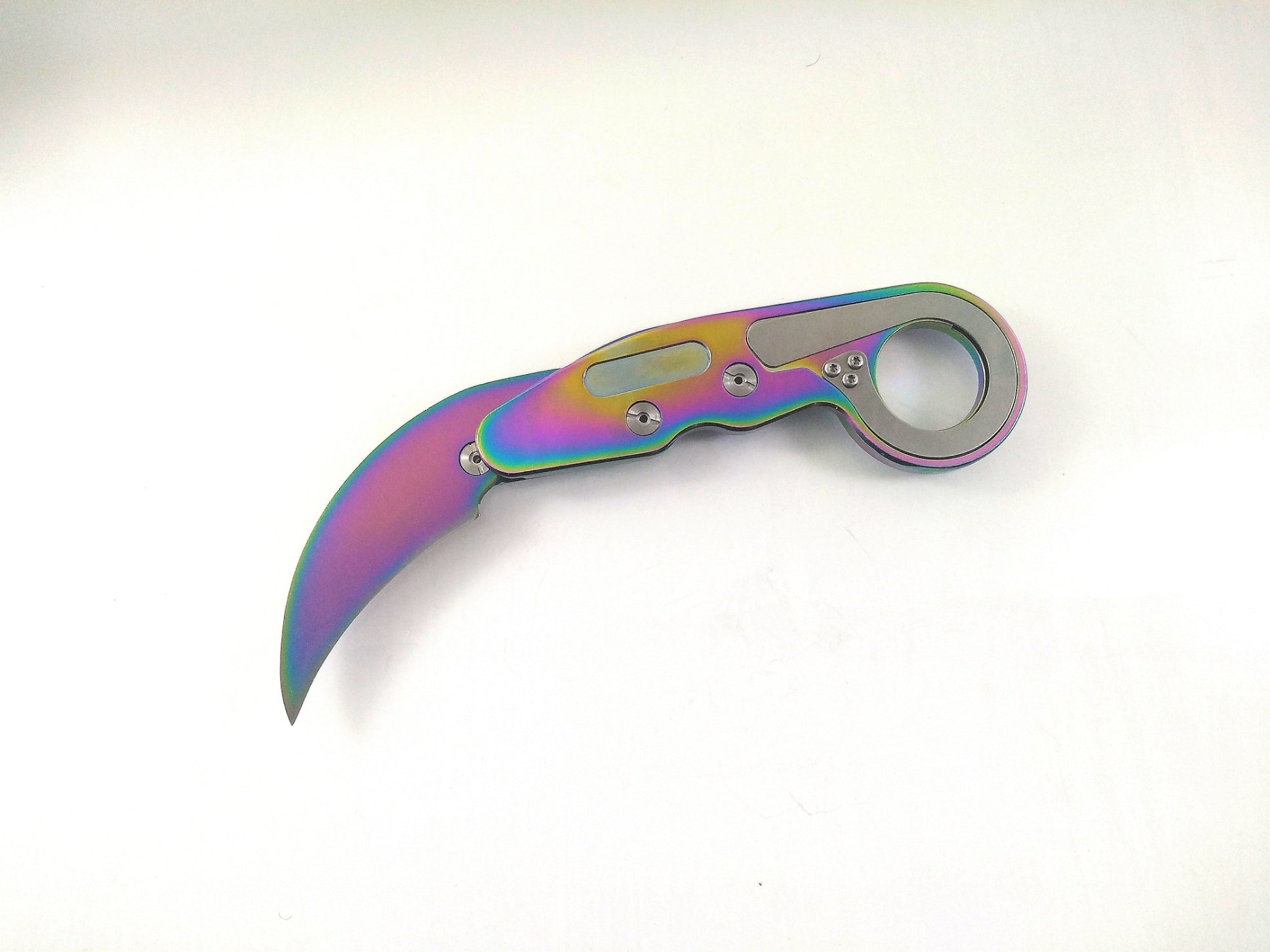 Тактически нож карамбит дизайн взаимстван от Provoke Kinematic Rainbow