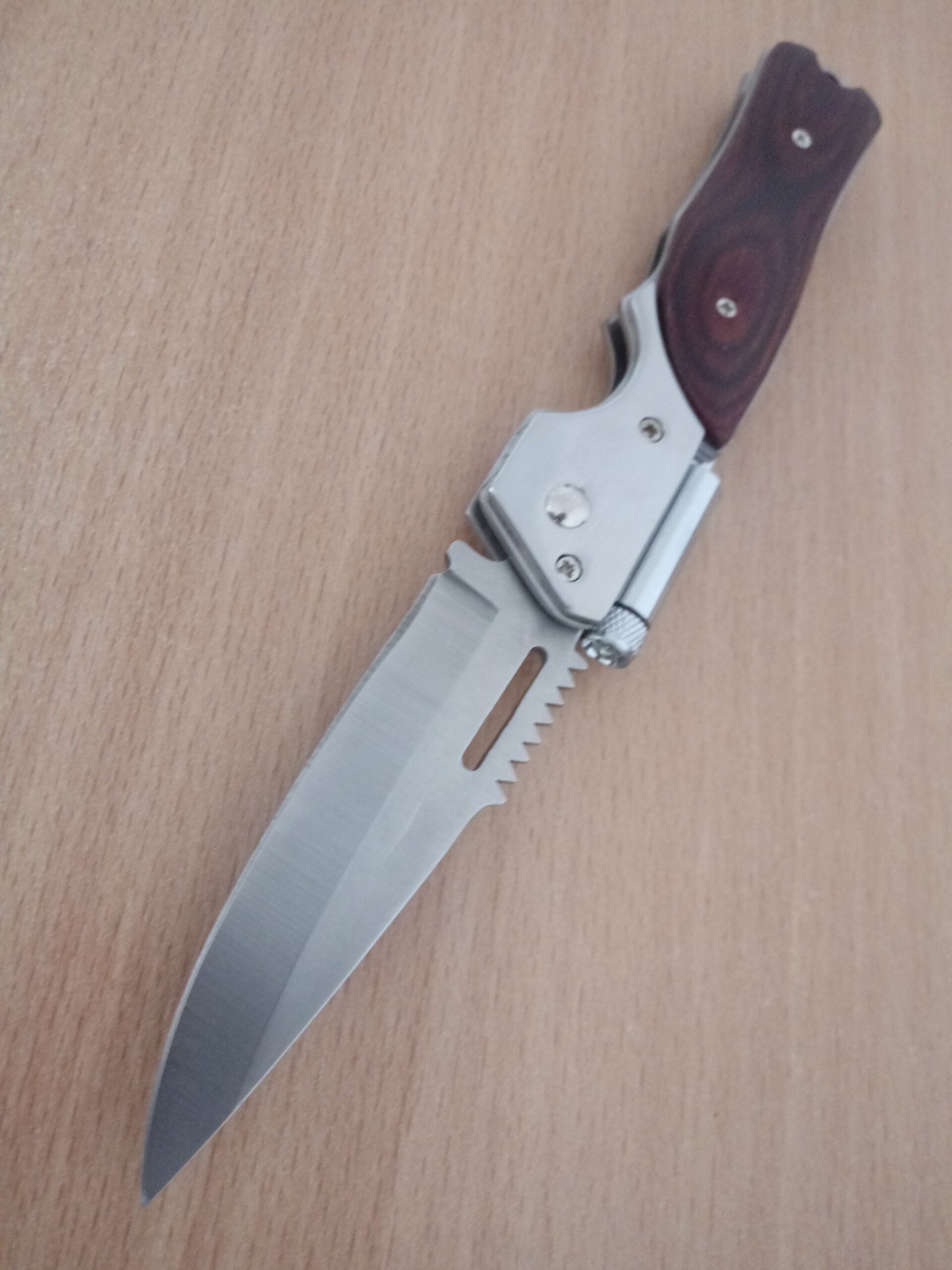 Сгъваем джобен полуавтоматичен нож Sanjia