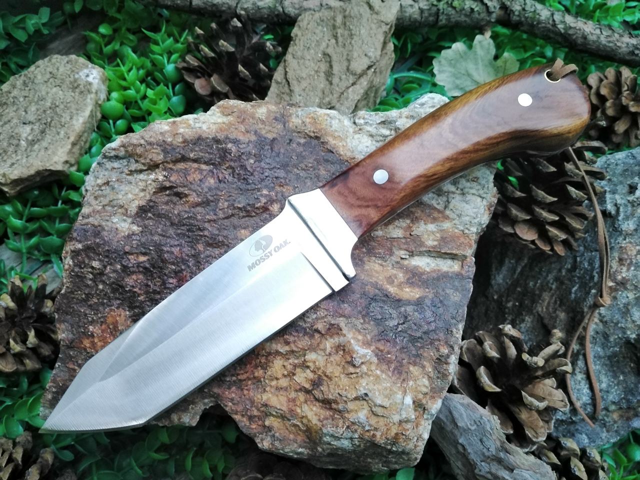 Ловен нож от масивна закалена стомана с махагонова дръжка-Мossy Оak