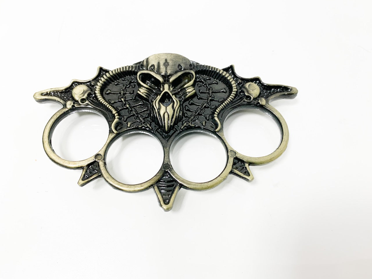 Метален масивен бокс за самозащита с черепи и шипове