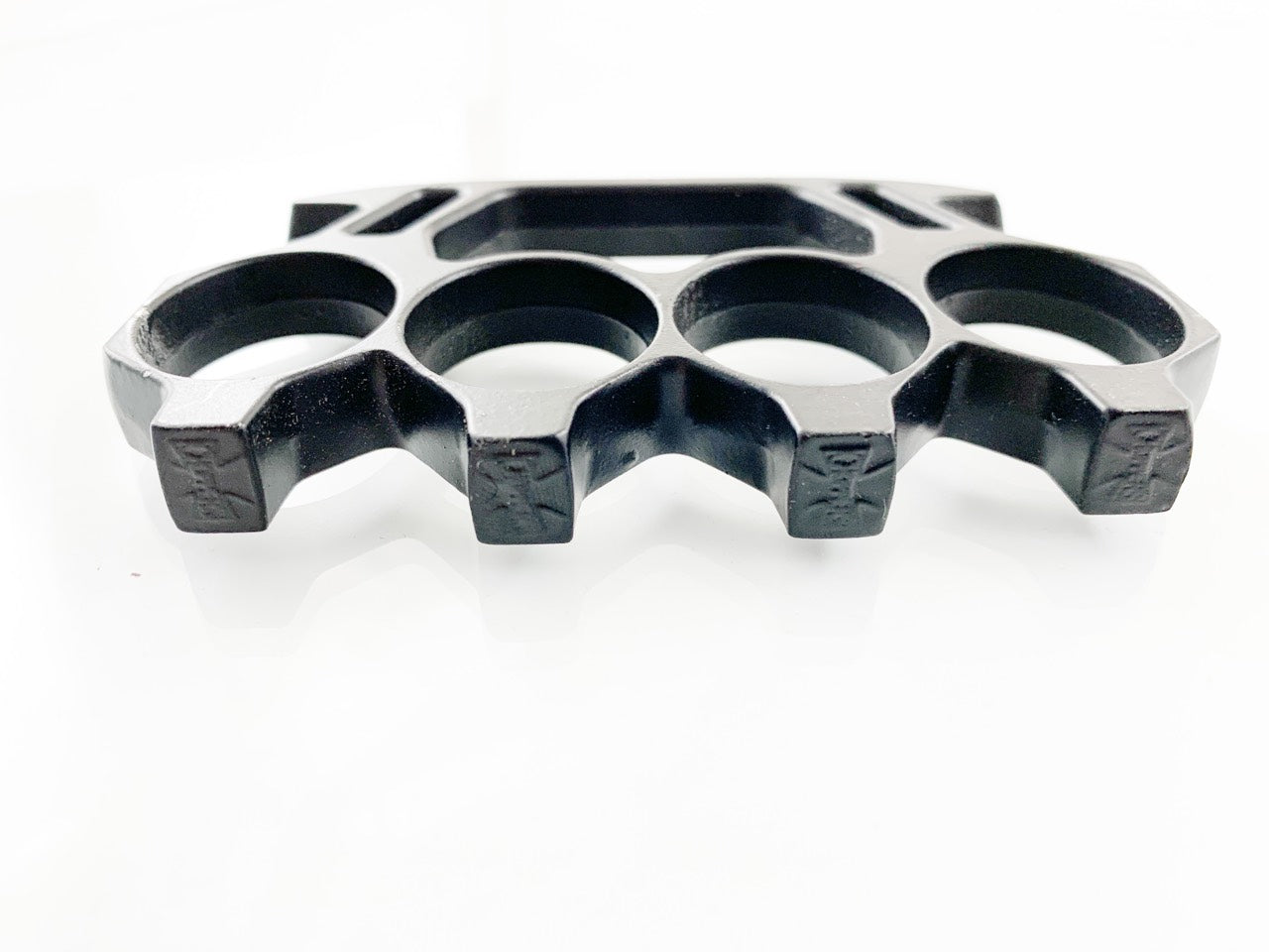 Масивен метален бокс черен с кръстове