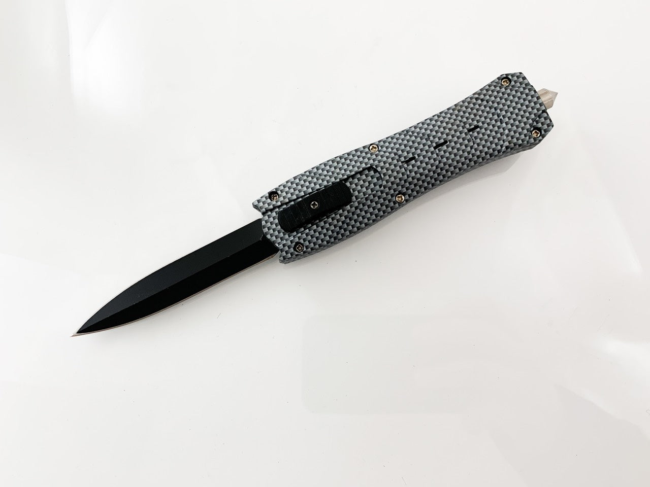 Автоматичен сгъваем нож с полимерна дръжка и карбонов принт OTF