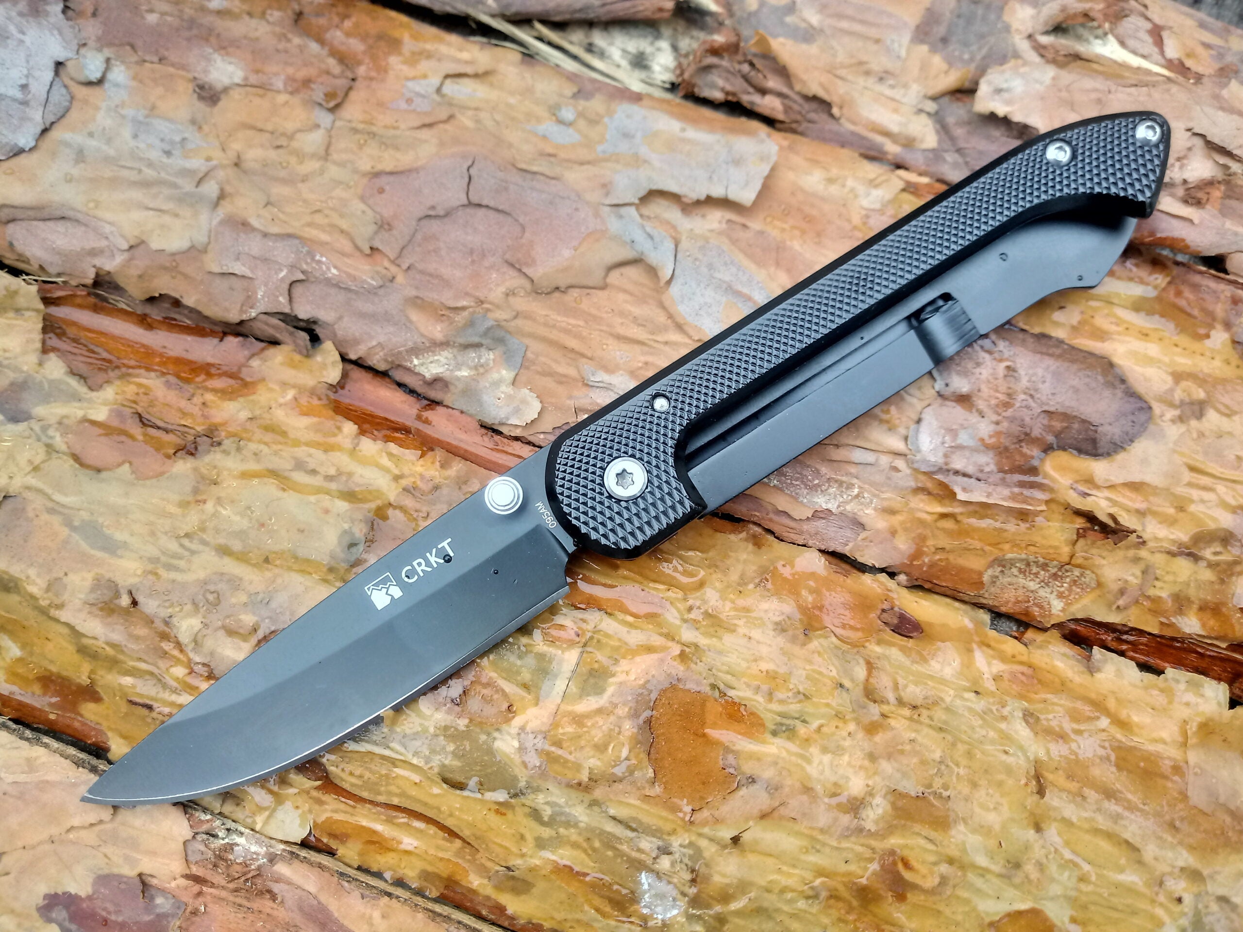 Сгъваем джобен нож с изчистени линии CRKT 095AM