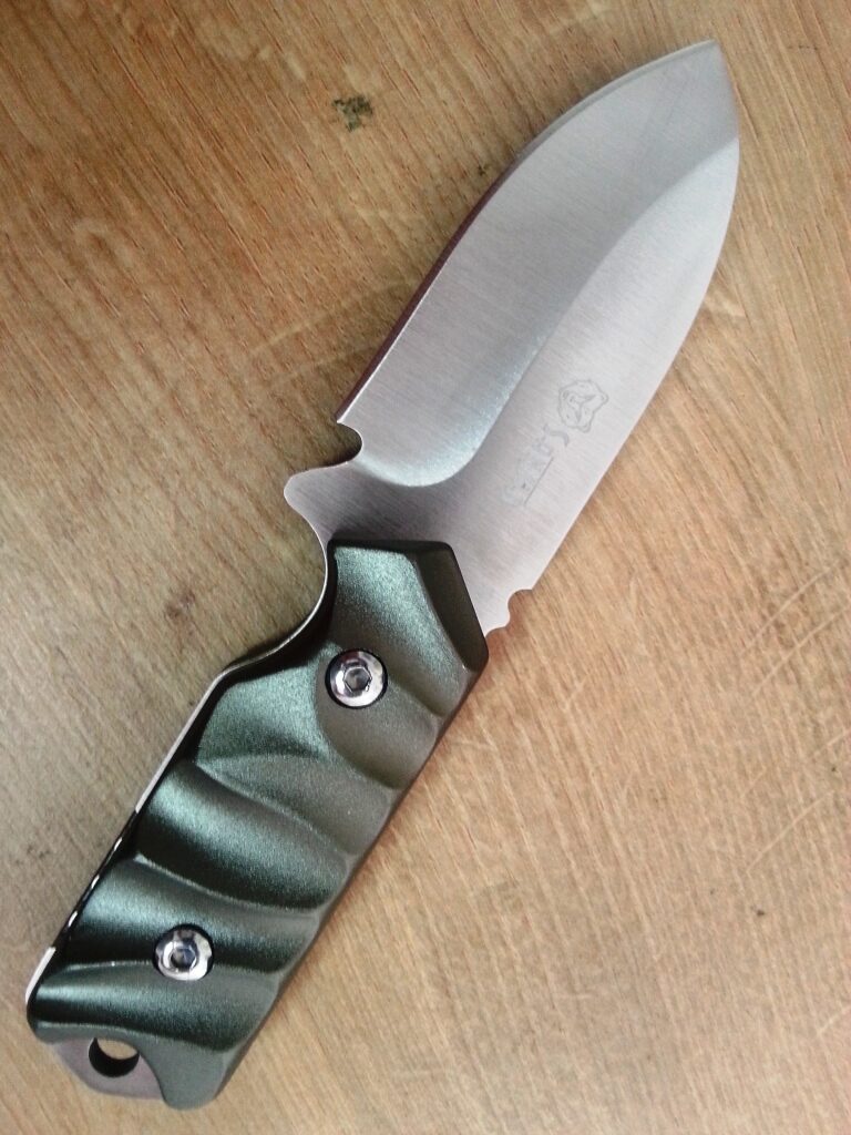 Малък ловен нож за дране или колекция-фултанг конструкция