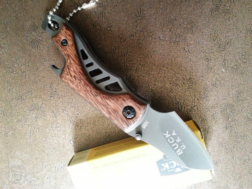 Малък сгъваем джобен нож със сиво титаниево покритие Buck