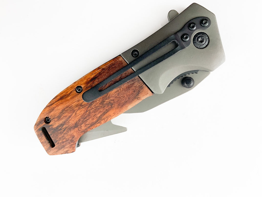 Сгъваем нож WildSteel Tracker — полуавтоматичен модел с алуминиево-дървена дръжка и кука за рязане